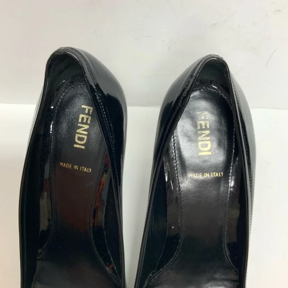 Fendi black patent leather heels with buckle 37.5